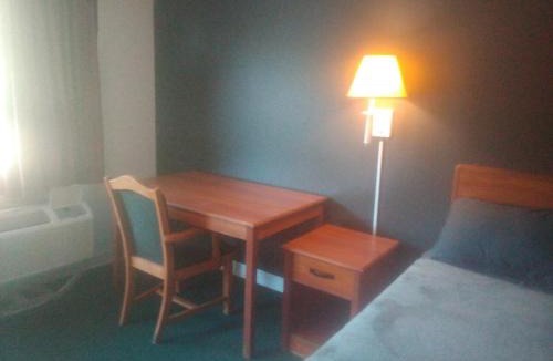 Livingston Apartment | King Bed Hotel Studio 116
