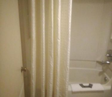 Livingston Apartment | King Bed Hotel Studio 103