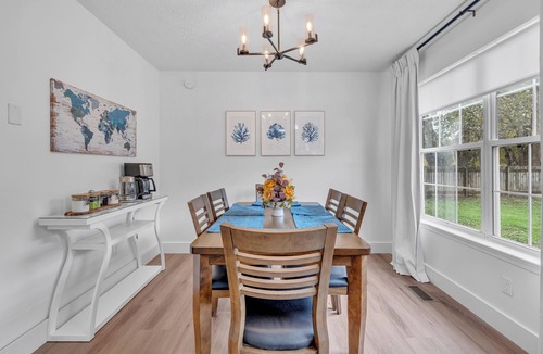Murfreesboro House | King bed, large smart TV, fresh, welcoming, peaceful