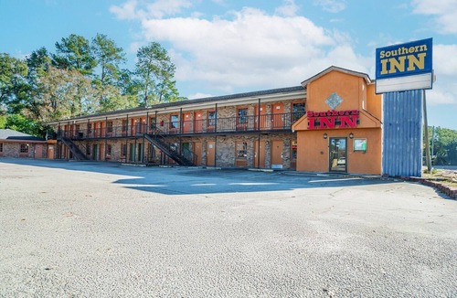 Walterboro - St. George Apartment | King Bed Non Smoking