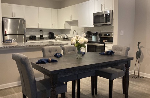 North Charleston Apartment | King Bed/Pool/Trendy Nbhd