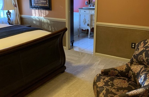 Taylors House | King bed suite, game room, gym area- Main House