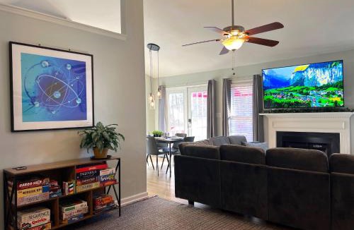 Northwest Raleigh House | King Bed, Workspace, Games near RDU, RTP, Downtown