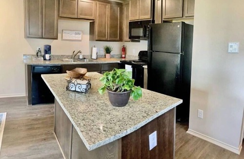 Copperas Cove House | King Bed-Yard-Grill-Long Term Stays Near Fort Hood: Pet Friendly