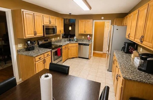 Huntcliff House | King Ensuite Retreat | Private Pool Game Room