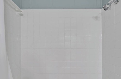 Carolina Beach Hotel | King Room Hotel- 2 Pools, Near Beach/Boardwalk, No Pets Allowed