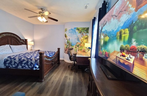Hampton Apartment | King Sapphire Studio Suite, Kitchenette, 65" TV Private Bathroom Pets Welcome