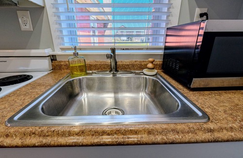 Buxton Apartment | King Studio | 6 | Pet Friendly