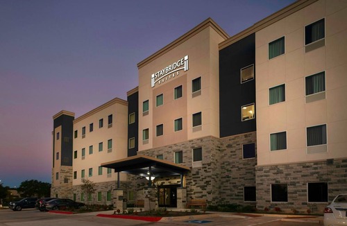 Leander Apartment | King Studio Suite Near Austin | Free Breakfast!