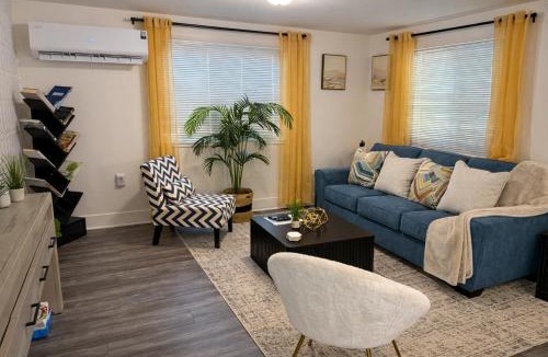 District Heights Apartment | King Suite and Sofa Bed Fast WI-FI Easy DC Access