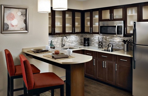 Auburn Hills Apartment | King Suite | Free Breakfast + Indoor Pool