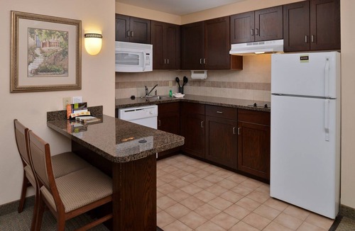 Chesapeake Condo | King Suite. Free Breakfast. Indoor Pool & Hot Tub. Near the Virginia Beach business district!