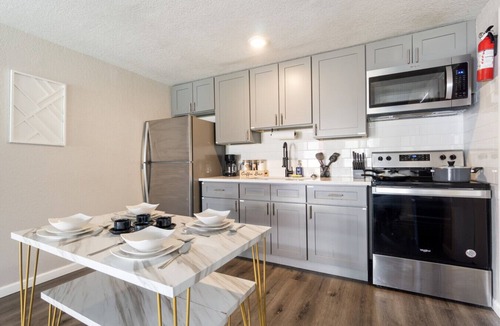Columbus Apartment | King Suite, Quiet Relaxing Stay 15 mins to Ft Moore