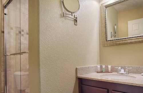 Williamsburg Resort | Kingsgate Resort 2 Bedroom w/POOL