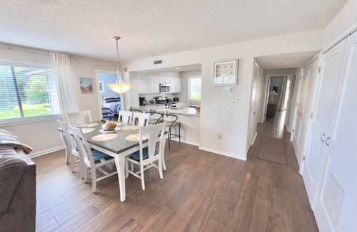 Arcadian Shores Villa | Kingston Richmond Pk 8E 1st floor w/pool & beach