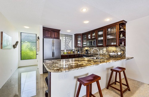 Kahaluu Bay Condo | KKSR#3203 DIRECT OCEANFRONT, 2ND FLOOR, REMODELED, SPECTACULAR VIEWS!
