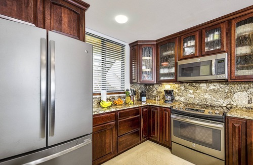 Kahaluu Bay Condo | KKSR#3203 DIRECT OCEANFRONT, 2ND FLOOR, REMODELED, SPECTACULAR VIEWS!
