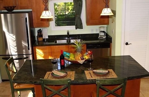 Kuulei Tract Cottage | Koi Palms 1 bedroom Cottage - Great location! 5 Minute Walk to Kailua Beach!