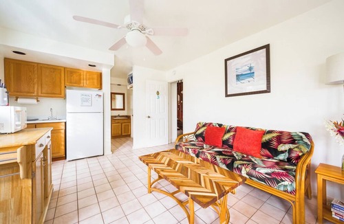 Kahaluu Bay Apartment | Kona coast studio, low Aug rate, Free Parking, free HS-WIFI walk to Magics beach