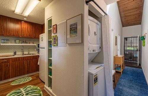 Historic Kailua Village Resort | Kona Hawaii 2 bedroom Condo Sleeps 6