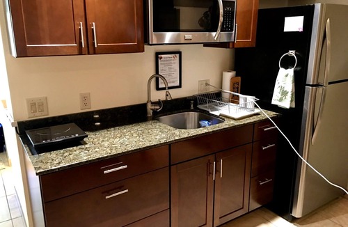 Historic Kailua Village Apartment | Kona Islander Inn - #316 - Located in beachfront town of Kailua Kona Hawaii.