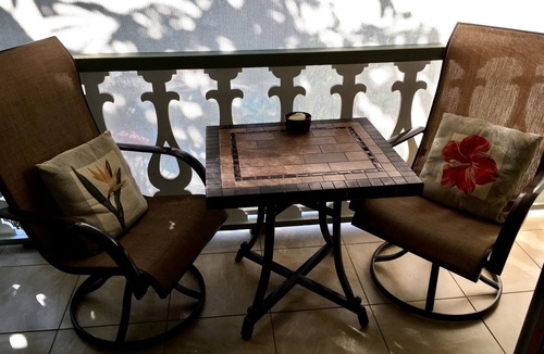Historic Kailua Village Apartment | Kona Islander Inn - #316 - Located in beachfront town of Kailua Kona Hawaii.