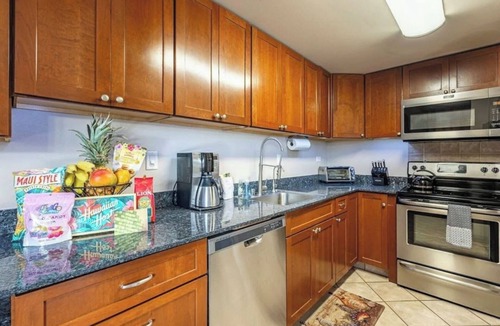 Historic Kailua Village Condo | Kona Plaza#409: Top Floor, Downtown, Rare 3 bedroom Penthouse with Ocean View