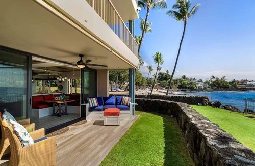 Historic Kailua Village Condo | Kona Reef A1: Ocean-view 2BR condo in Kailua-Kona, perfect for 4-6 guests.