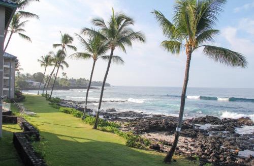Historic Kailua Village Apartment | Kona Reef Resort by Latour Group