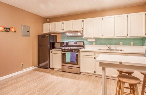 Historic Kailua Village Condo | Kona Shores#130
