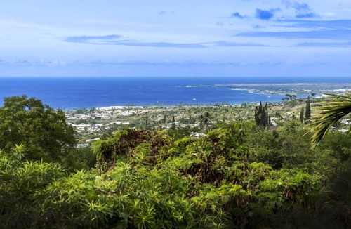 Historic Kailua Village House | "Kona Sunset House" on Walua: Breathtaking Ocean Views with Incredible Pool!