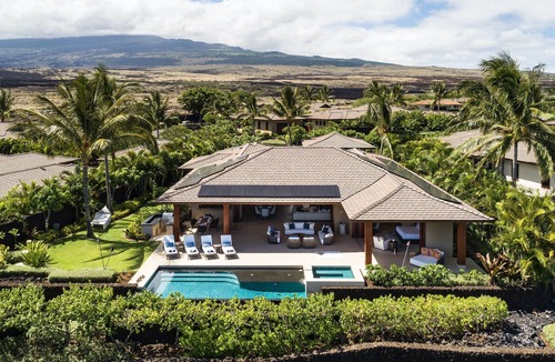 Historic Kailua Village House | Kulanakauhale 3558: Lavish Oceanview Estate, Private Pool & Spa at Hualalai