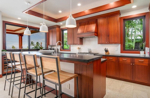 Kaupulehu House | Kulanakauhale 7 – Deluxe Ocean View | Onsite Staff & Daily Housekeeping