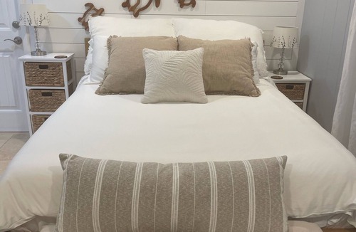 Kailua Bed & Breakfast | La Bella’s Bed & Breakfast-Honu (Turtle) Suite-Walk to beach-In Kailua (O’ahu)