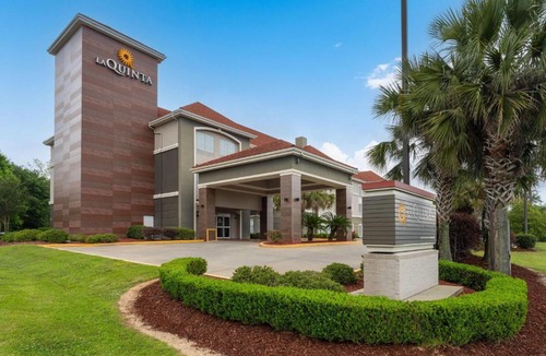 Broadmoor Hotel | La Quinta by Wyndham Baton Rouge Denham Springs