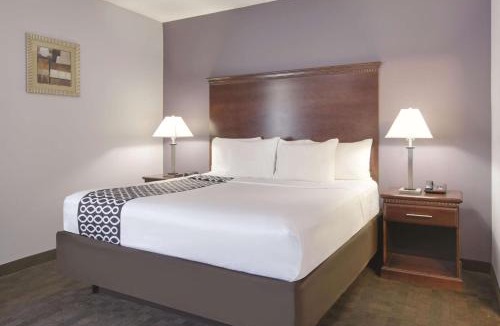 Corsicana Hotel | La Quinta by Wyndham Corsicana