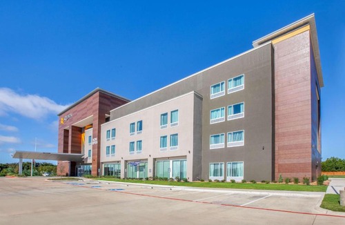 Duncanville Hotel | La Quinta by Wyndham Dallas Duncanville