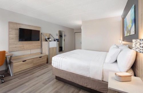 California Hotel | La Quinta by Wyndham Lexington Park - Patuxent