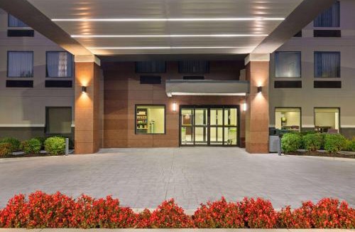 Snellville Hotel | La Quinta by Wyndham Snellville - Stone Mountain