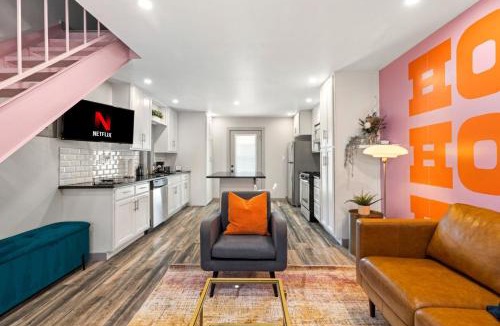 St. Edwards House | Ladybird Pink Palace SoCo Dream Townhome!