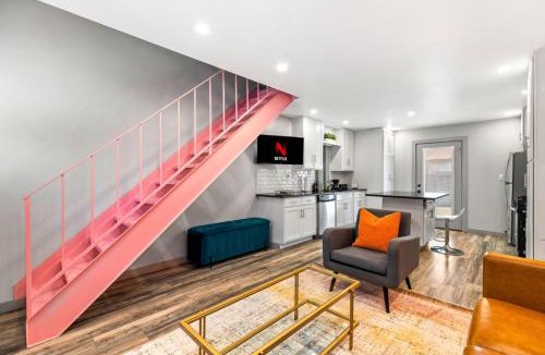 St. Edwards House | Ladybird Pink Palace SoCo Dream Townhome!