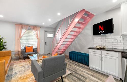 St. Edwards House | Ladybird Pink Palace SoCo Dream Townhome!