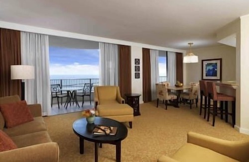 Waikiki Resort | Lagoon Tower HGVC HV Beachfront Resort & Spa