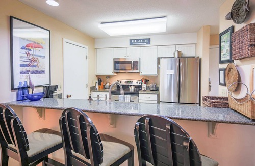 Isle of Palms House | Lagoon Views, Private Balconies, Wildlife, En Suite Bathrooms, Pool & 2 Master Beds. 5 min to beach