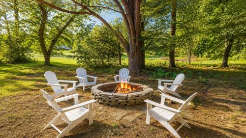 Aspen Hill House | Lake Anna 3BR with Pool - Fire Pit & Cabana