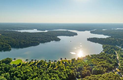 Blue Water Ski Chalet | Lake Anna Cottage w Community Beach & Boat Launch
