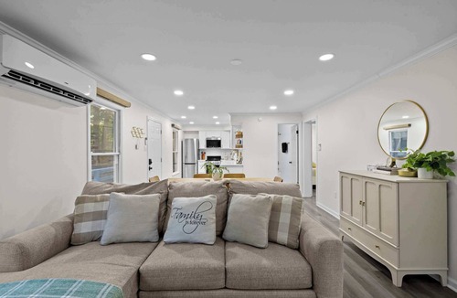 Blue Water Ski Chalet | Lake Anna Cottage w Hot Tub, Kayaks & Boat Launch