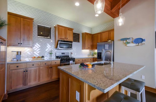 Leander House | Lake Cabin Retreat at Hollows | Lake Travis Views and Pools