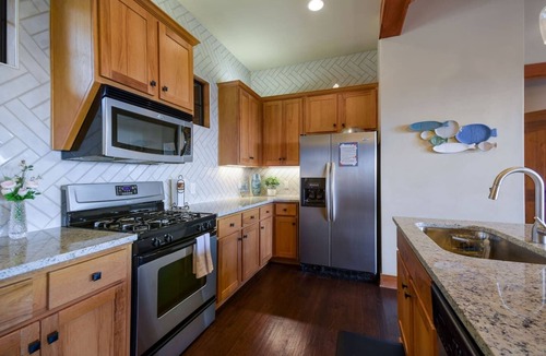 Leander House | Lake Cabin Retreat at Hollows | Lake Travis Views and Pools