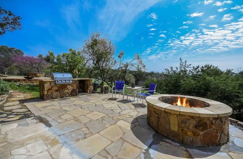 Leander House | Lake Cabin Retreat at Hollows | Lake Travis Views and Pools